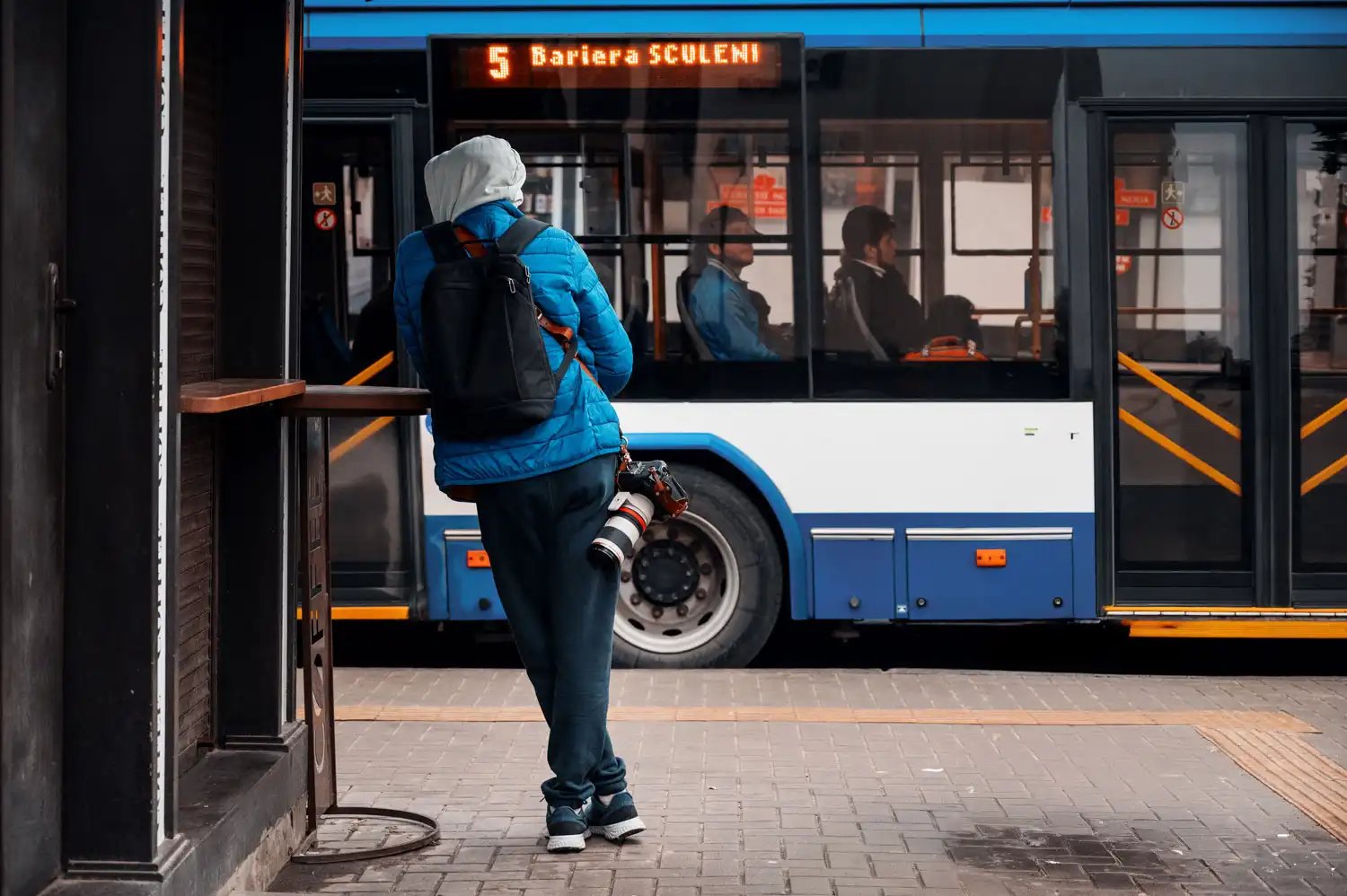 Tablice z nazwami przystanków autobusowych